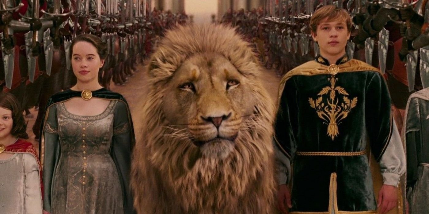 Aslan stands in front of an army in The Chronicles of Narnia: The Lion, the Witch, and the Wardrobe