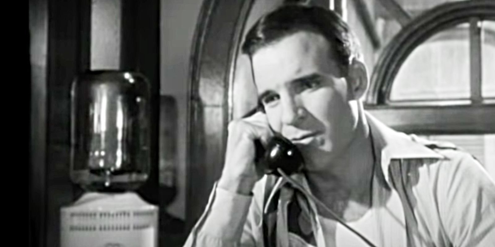 Steve Martin as Rigby Reardon talking on the telephone in Dead Men Don't Wear Plaid.