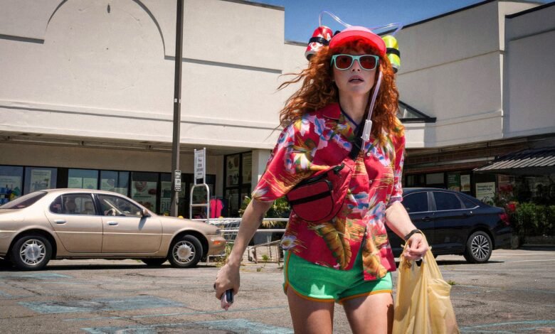 Natasha Lyonne Is A Modern-Day Columbo In The Best Murder Mystery Show On TV 1 Natasha Lyonne Is A Modern-Day Columbo In The Best Murder Mystery Show On TV