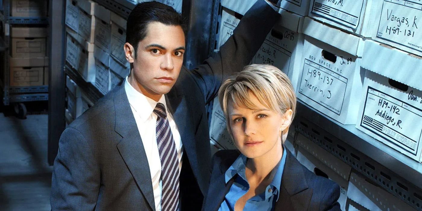 Danny Pino and Kathryn Morris in Cold Case promotional still