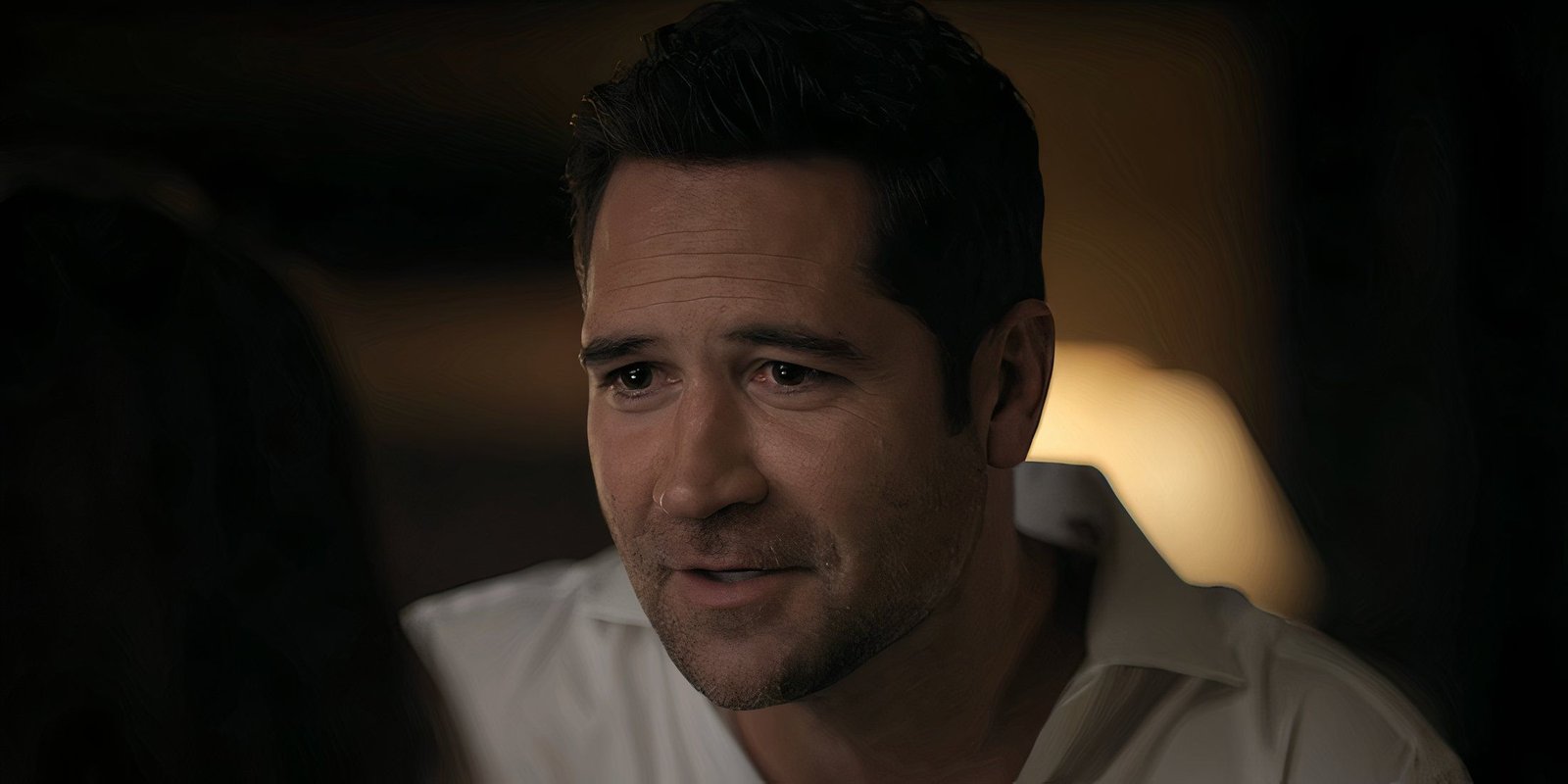 The Lincoln Lawyer Season 4 Still Has A Great Way To Honor Its Bosch Connection Despite Cutting Him From The Show 3 Mickey Haller speaking in The Lincoln Lawyer season 3 episode 10