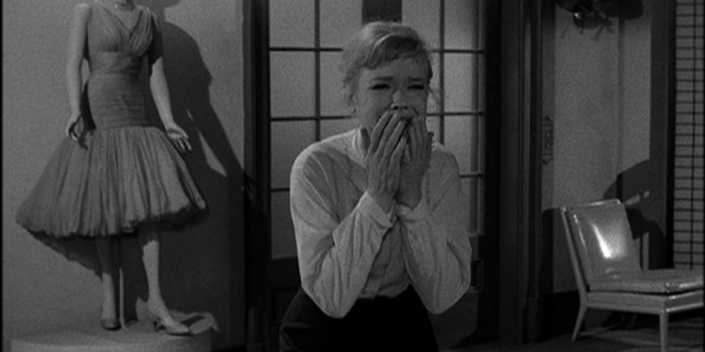 Anne Francis as Marsha White looking scared with her hands over her mouth in The Twilight Zone episode After Hours
