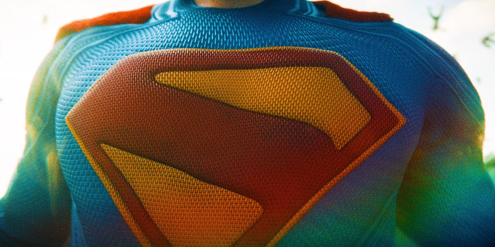 11 Biggest Differences Between James Gunn's Superman And Zack Snyder's Man Of Steel 6 David Corenswet's Superman Costume Logo Closeup In Superman