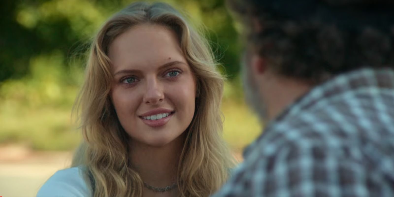 Teenage Margo in The Hunting Wives season 1