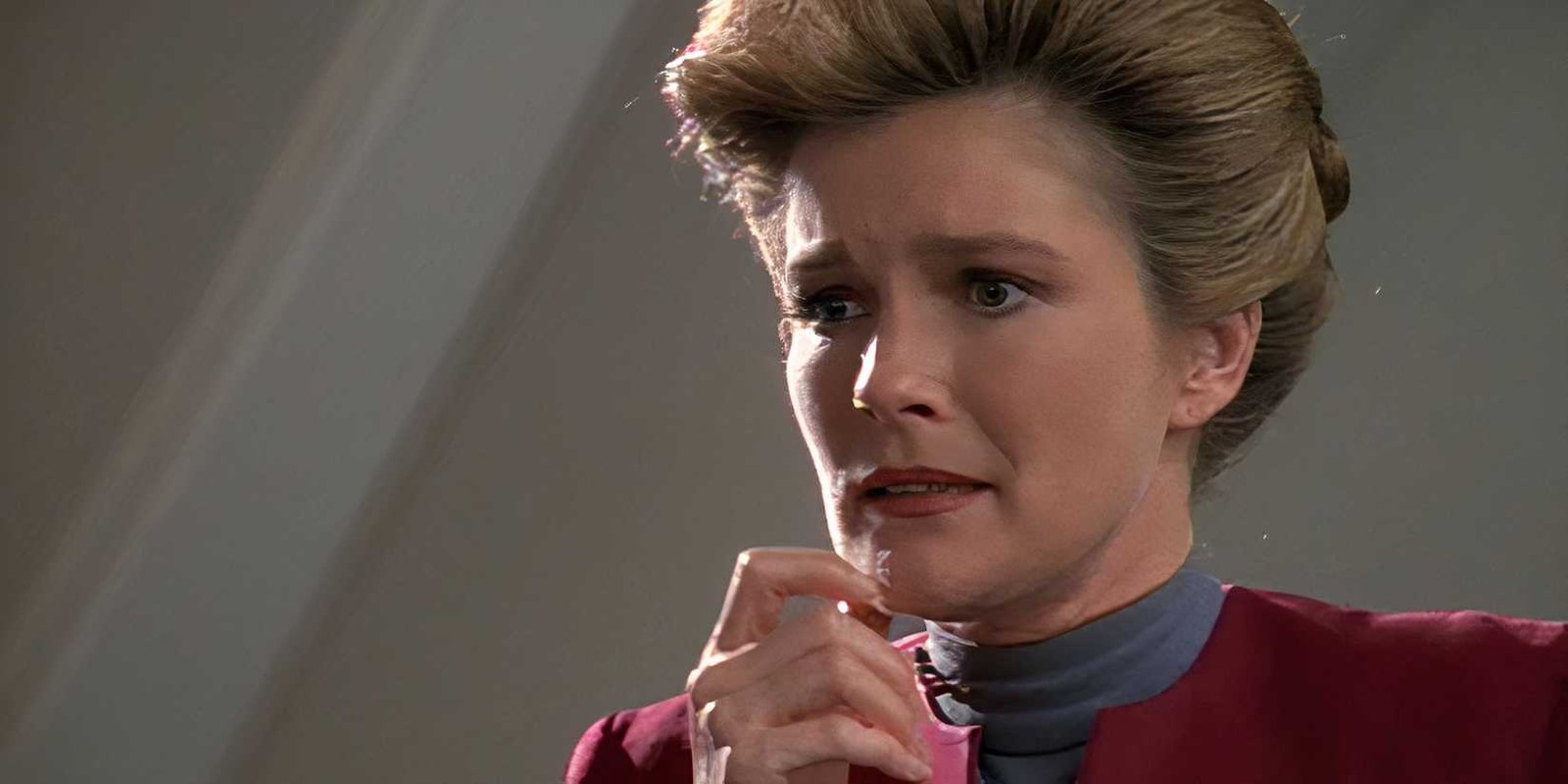 Captain Kathryn Janeway (Kate Mulgrew) looks worried in Star Trek Voyager the 37s