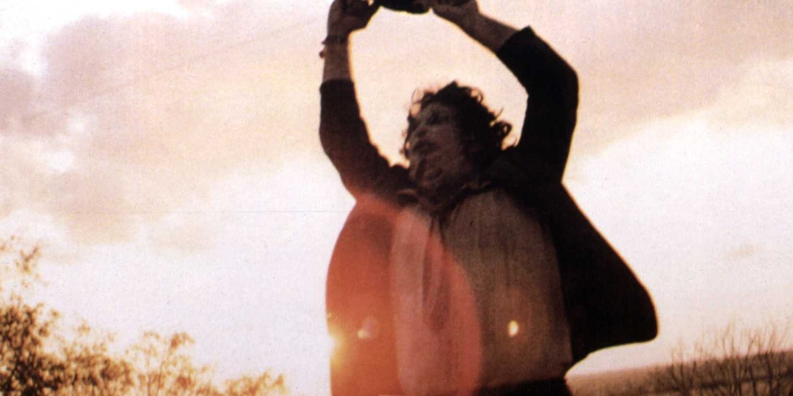 Gunnar Hansen as Leatherface with his chainsaw in The Texas Chain Saw Massacre